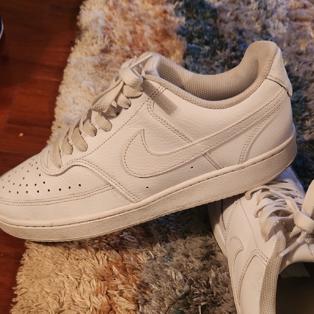 Nike Men's Low Pro White Sneakers